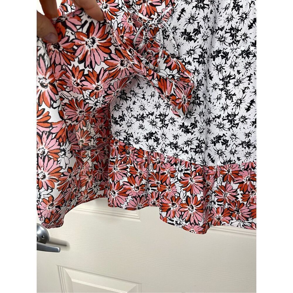 CAbi #5730 Seraphina Floral Faux Wrap Sleeveless Blouse - Small - Picture 6 of 10